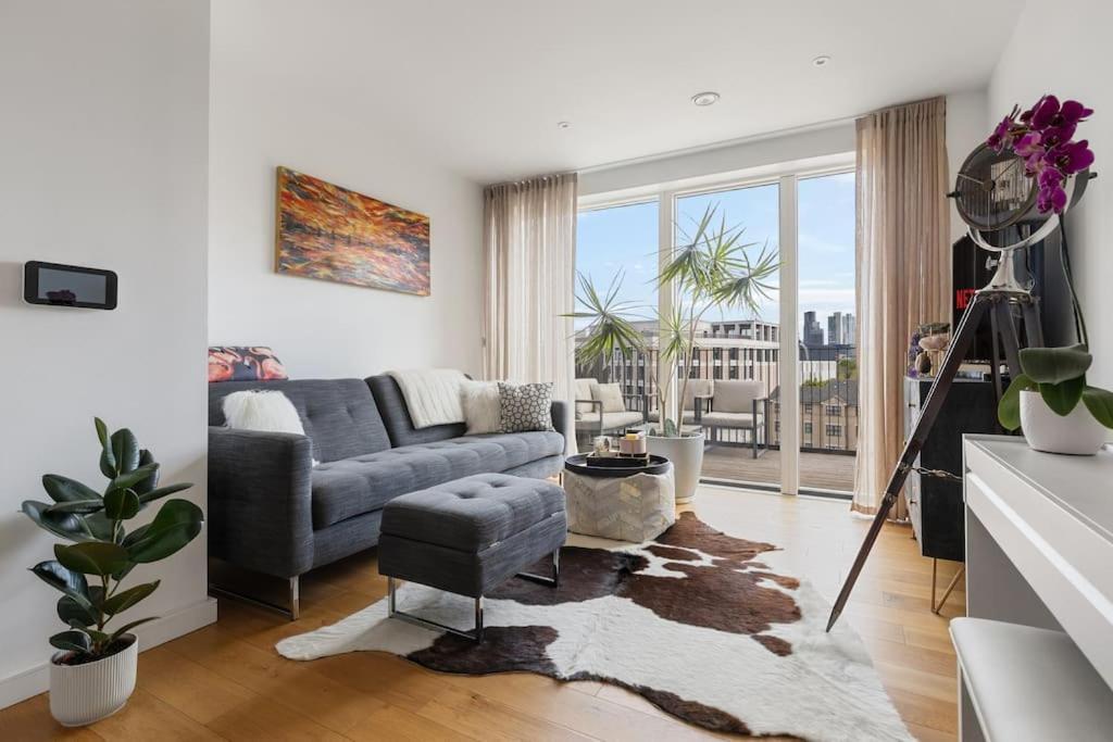 Modern New 1-Bedroom Home Stunning Views Лондон Экстерьер фото